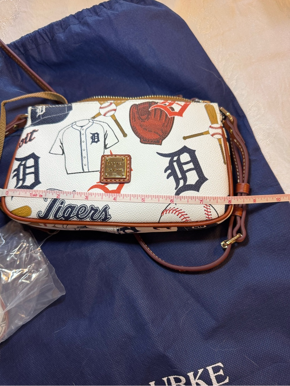 Dooney & Bourke White Detroit Tigers Crossbody Bag with Tan Trim - Picture 2 of 6